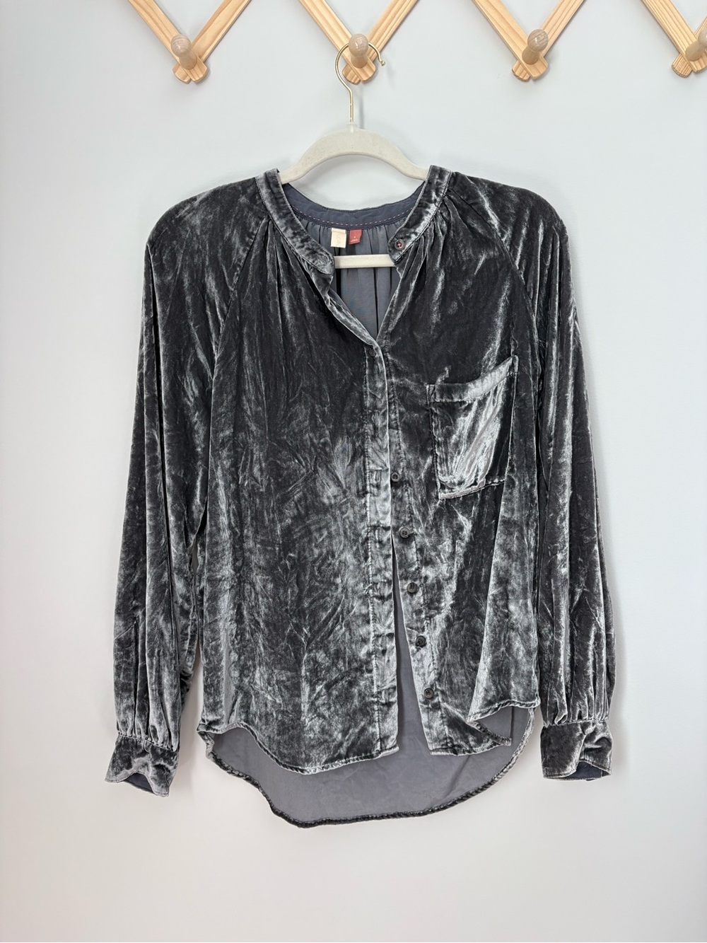 Pilcro by Anthropologie Gray Silver Velvet Blouse size Small - Picture 2 of 6